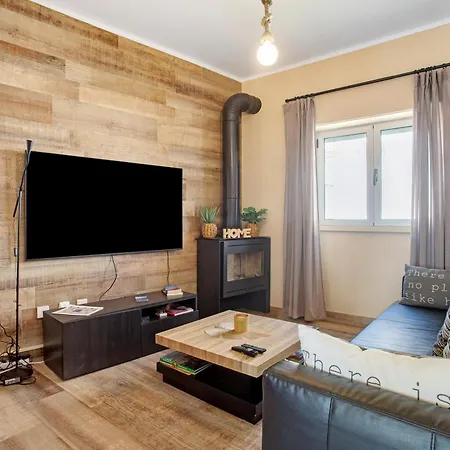 Away From Apartment Peniche