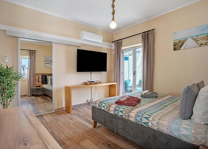 Апартаменты Away From Пениши